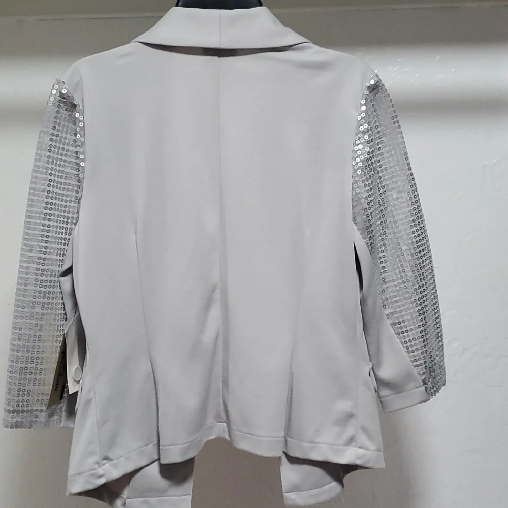 Blazer - Picture 2 of 4